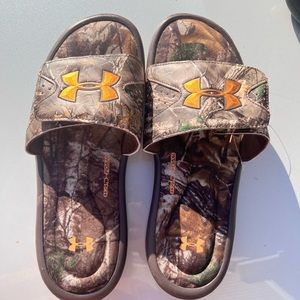 Size 10 Men’s Under Armour Slides
